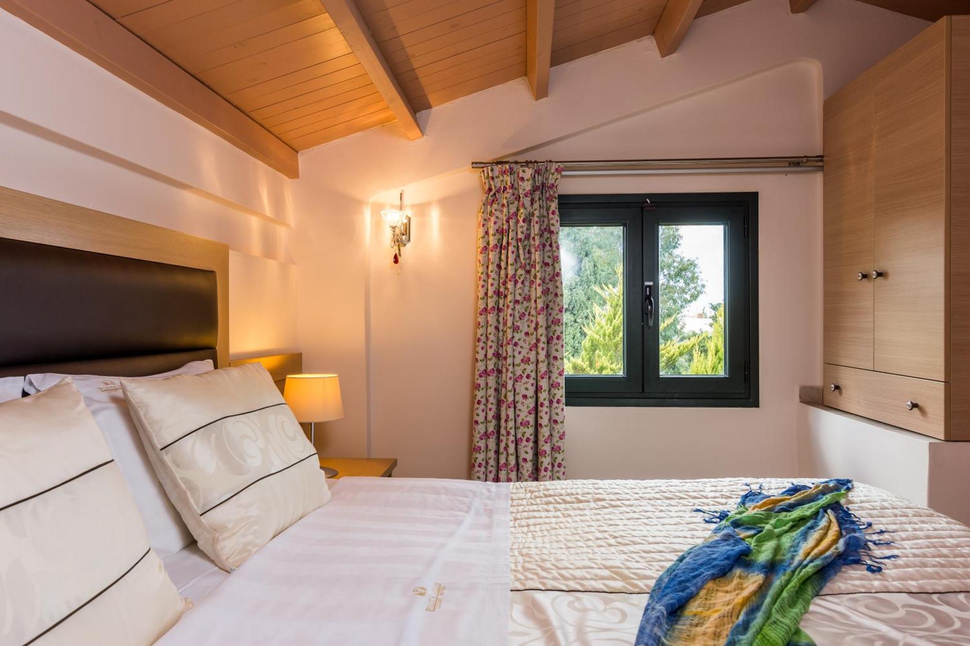 Pilot'S Villas Luxury Suites Hersonissos  Exterior photo